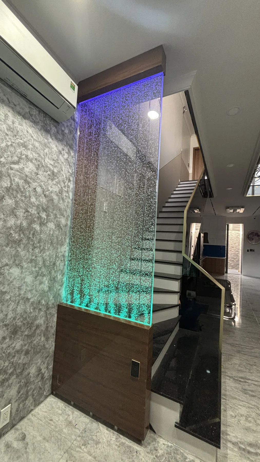 Vách bọt nước Acrylic Hưng Phú Trung - vách bọt nước tại nhà ở Quận 12 Vách bọt nước Acrylic Hưng Phú Trung - vách bọt nước tại nhà ở Quận 12