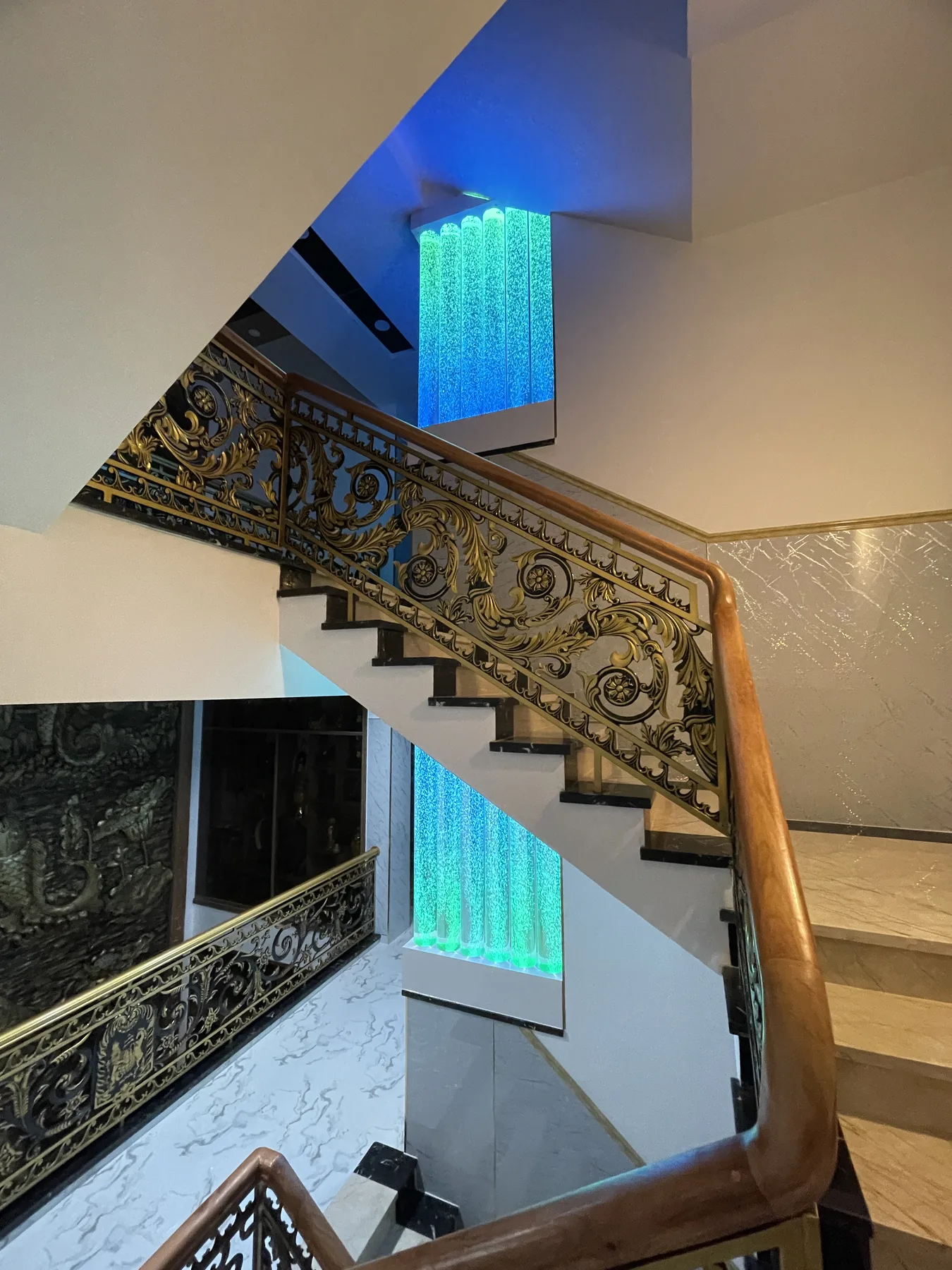 Vách bọt nước Acrylic Hưng Phú Trung - vách bọt nước tại nhà ở Quận Bình Tân Vách bọt nước Acrylic Hưng Phú Trung - vách bọt nước tại nhà ở Quận Bình Tân