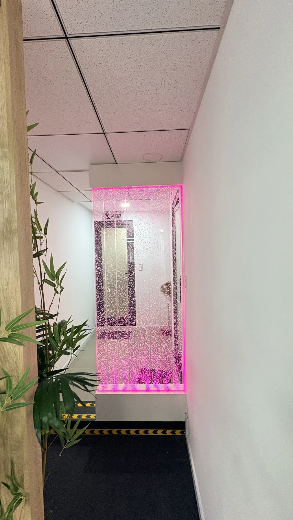 Vách bọt nước Acrylic Hưng Phú Trung - vách bọt nước tại Quận 1 Vách bọt nước Acrylic Hưng Phú Trung - vách bọt nước tại Quận 1