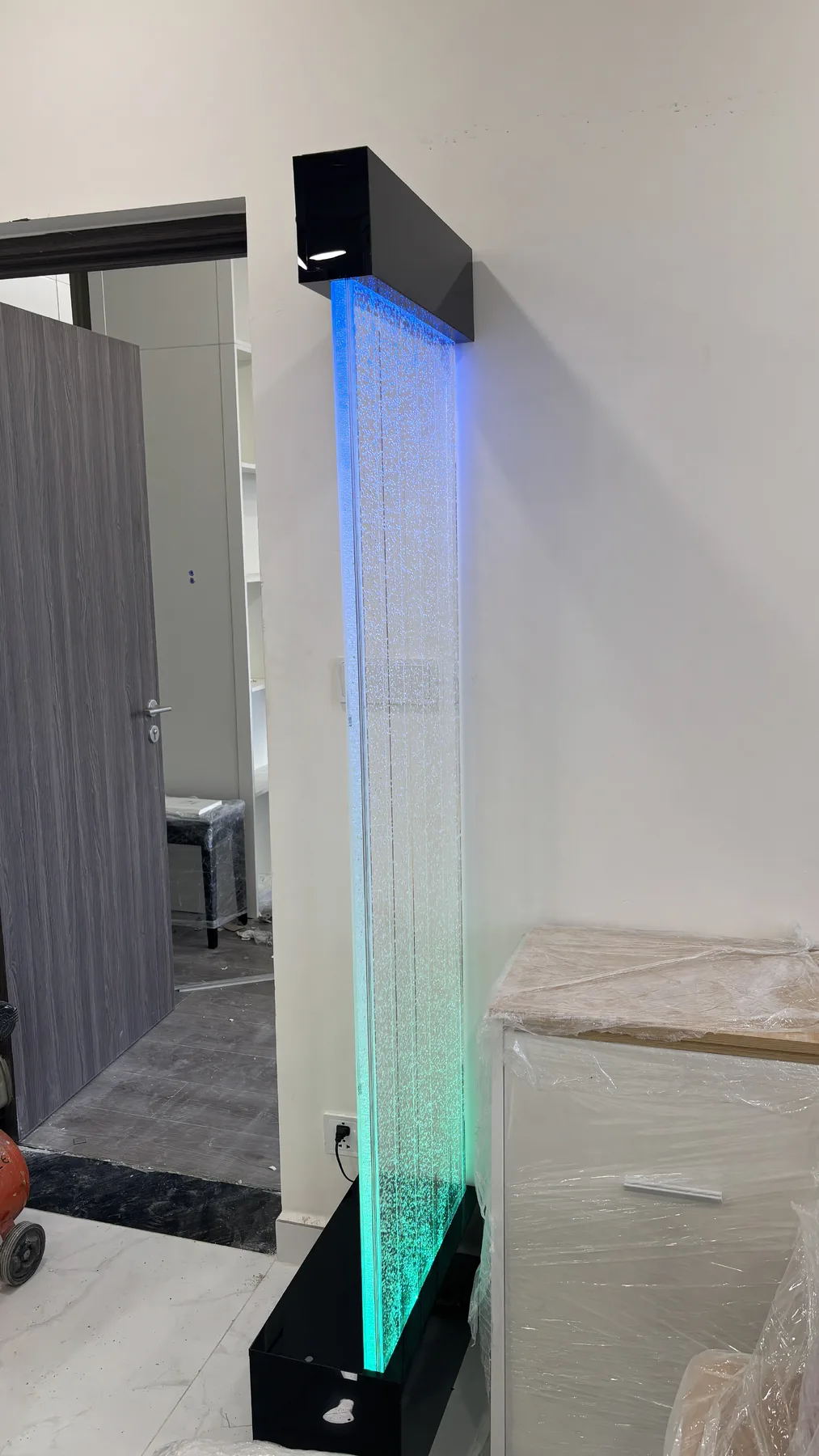 Vách bọt nước Acrylic Hưng Phú Trung - vach bot nuoc trong can ho chung cu