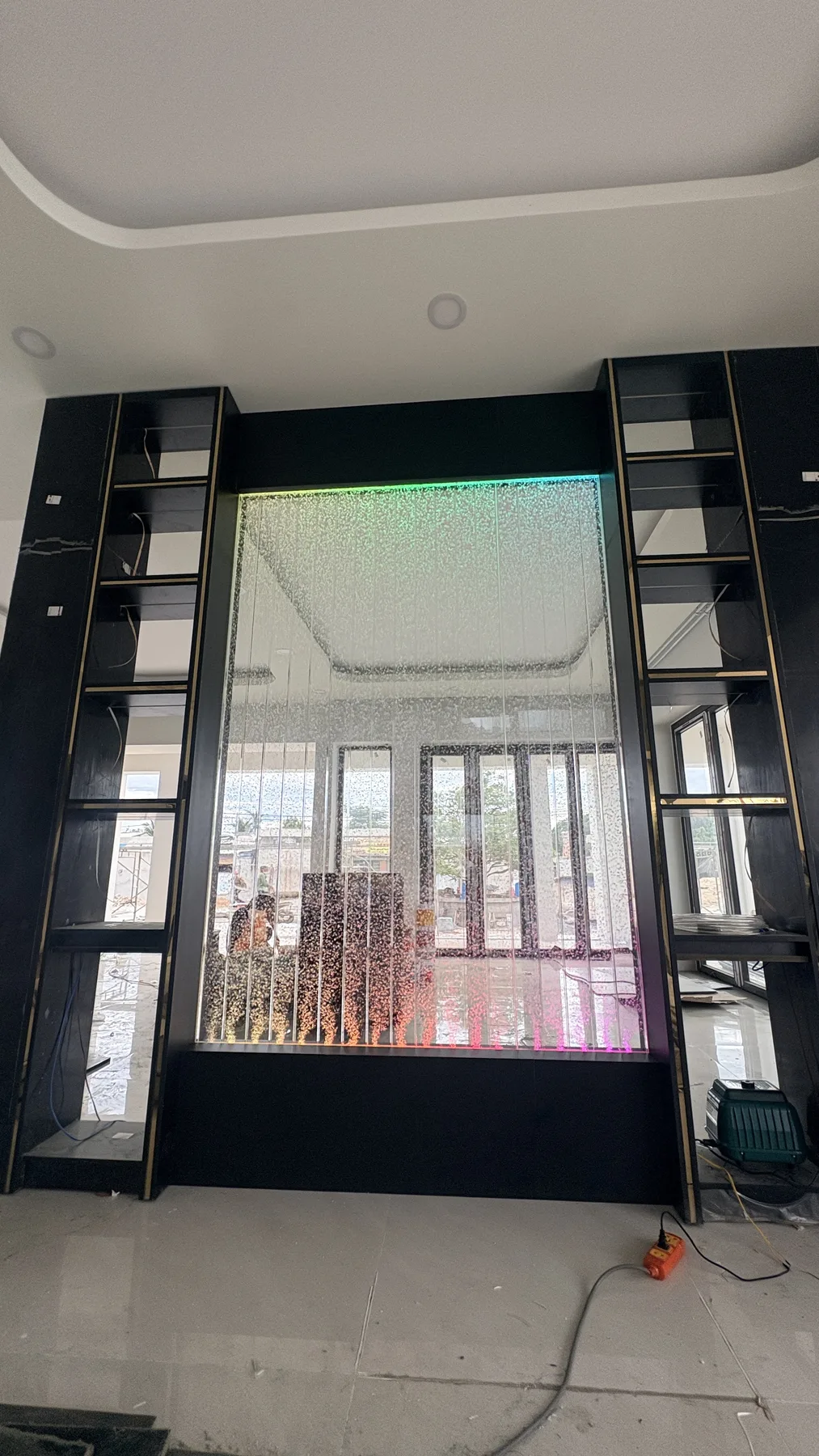 Vách bọt nước Acrylic Hưng Phú Trung - vách bọt nước trong không gian biệt thự Vách bọt nước Acrylic Hưng Phú Trung - vách bọt nước trong không gian biệt thự