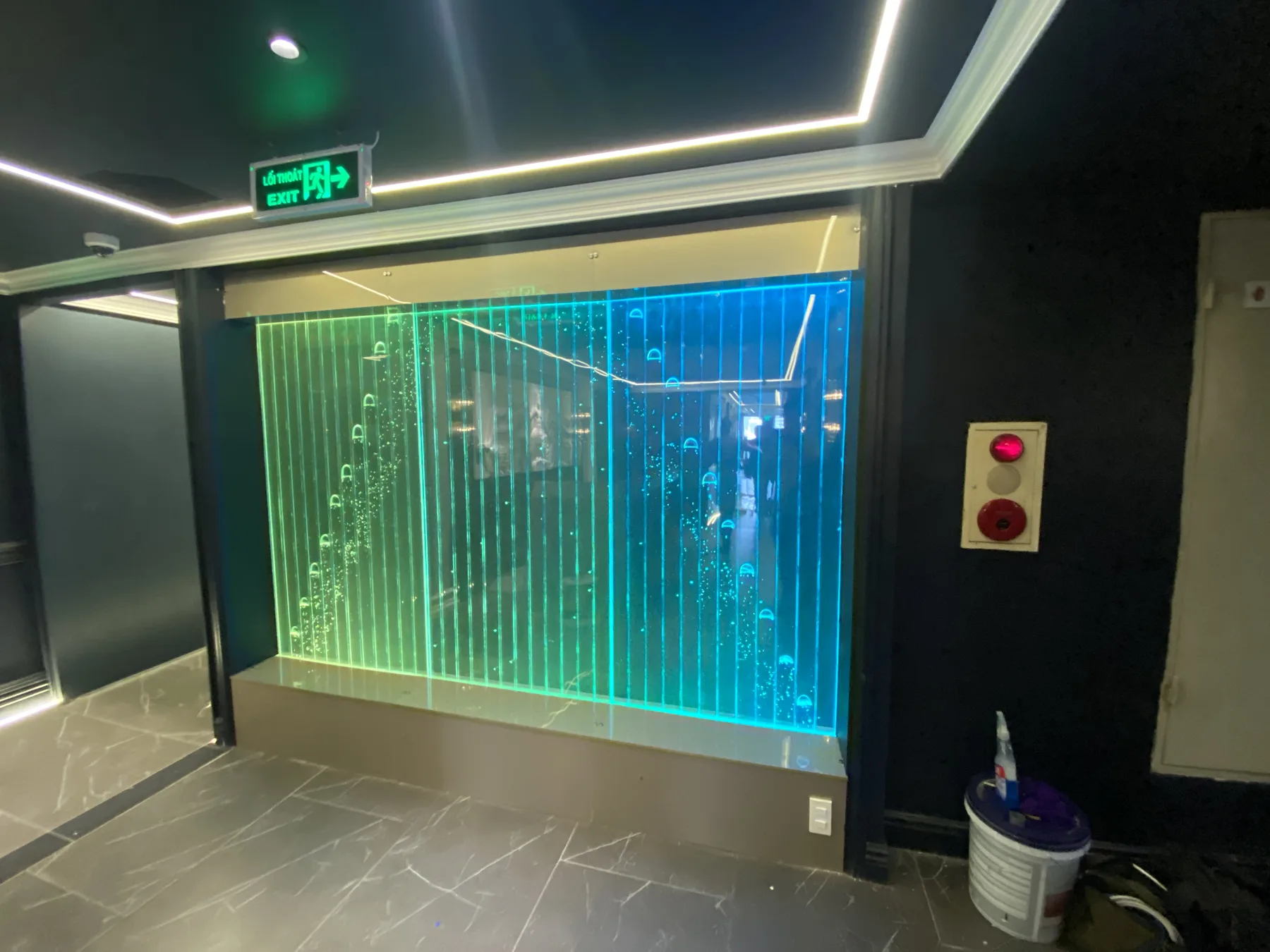 Vách bọt nước Acrylic Hưng Phú Trung - vách bọt nước trong không gian karaoke Vách bọt nước Acrylic Hưng Phú Trung - vách bọt nước trong không gian karaoke
