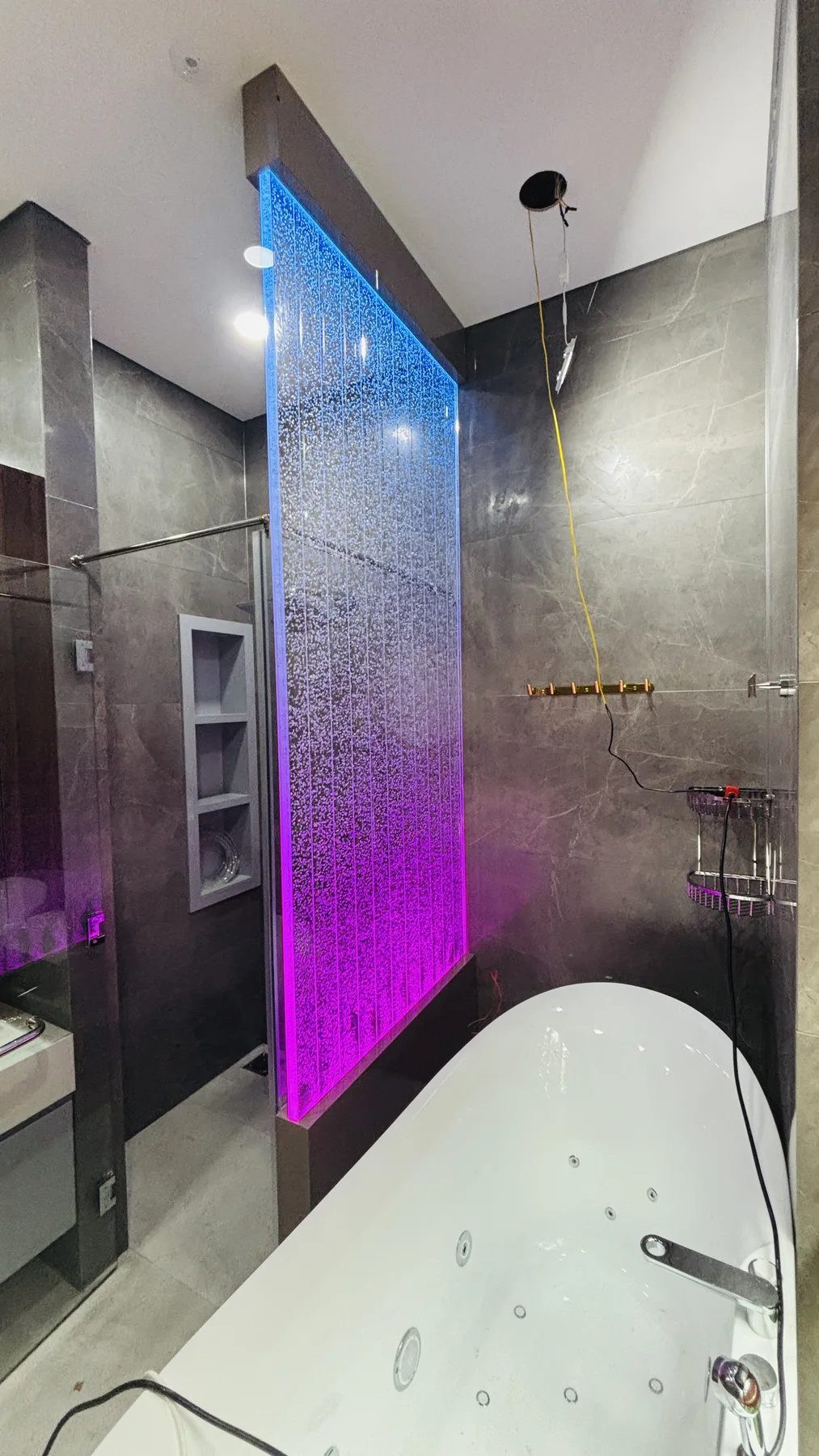 Vách bọt nước Acrylic Hưng Phú Trung - vách bọt nước trong phòng tắm Vách bọt nước Acrylic Hưng Phú Trung - vách bọt nước trong phòng tắm