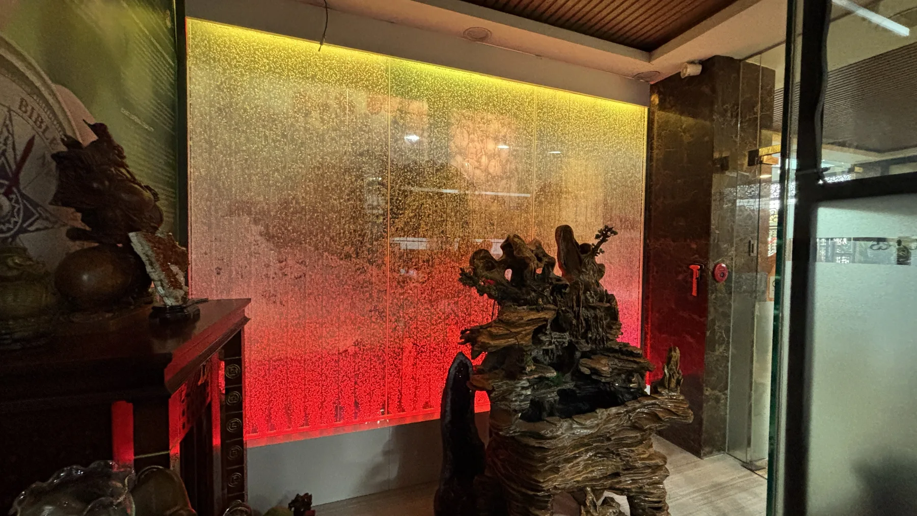 Vách bọt nước Acrylic Hưng Phú Trung - vách bọt nước trong văn phòng công ty Vách bọt nước Acrylic Hưng Phú Trung - vách bọt nước trong văn phòng công ty